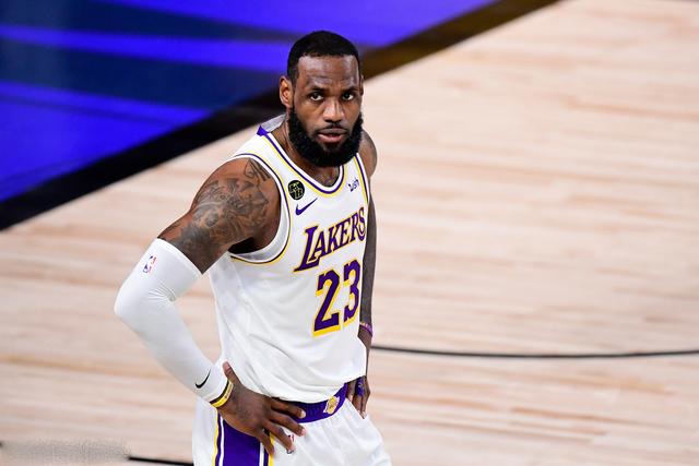 班凯罗36分魔术送尼克斯4连败 黄蜂擒鹰3连胜